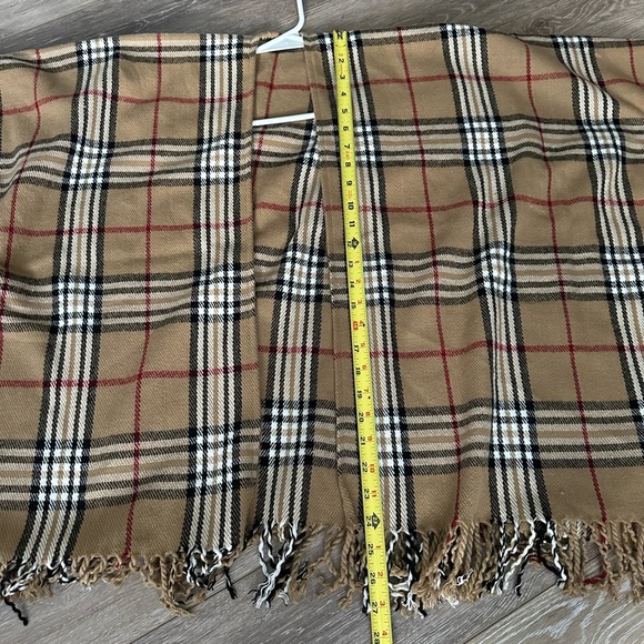 🛍️V. Fraas  Classic looking 100% Acrylic poncho gorgeous. - Picture 3 of 7